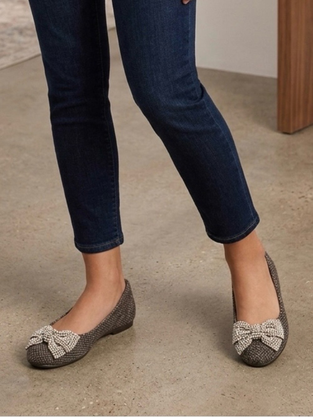 AEROSOLES Gray Flats with Embellished Bow